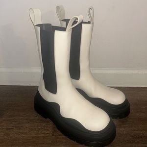 Bottega Veneta Lug Leather Ankle Boots